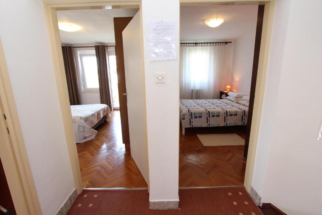 Łóżko lub łóżka w pokoju w obiekcie Apartment Rokov