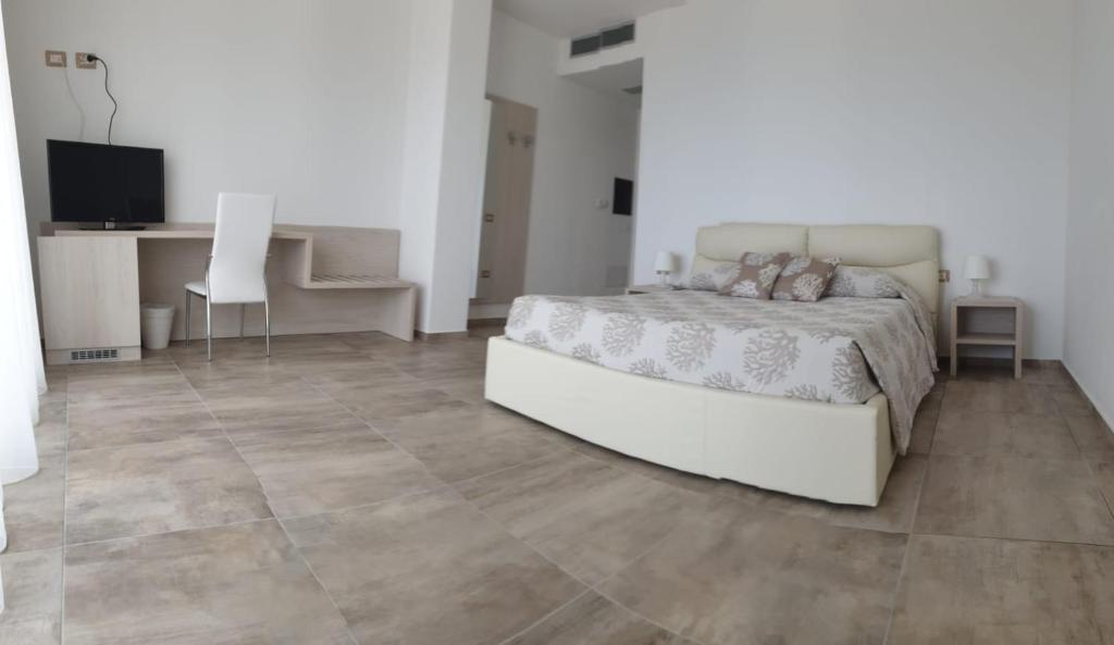 Postel nebo postele na pokoji v ubytování Hotel La Contessa