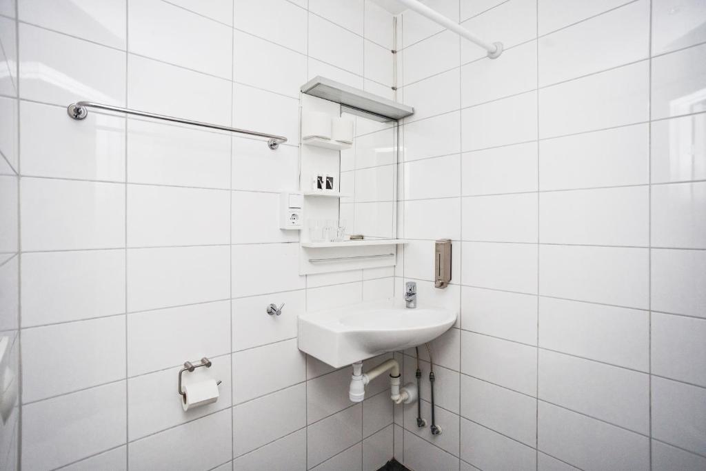 Eight Rooms - Resim 20