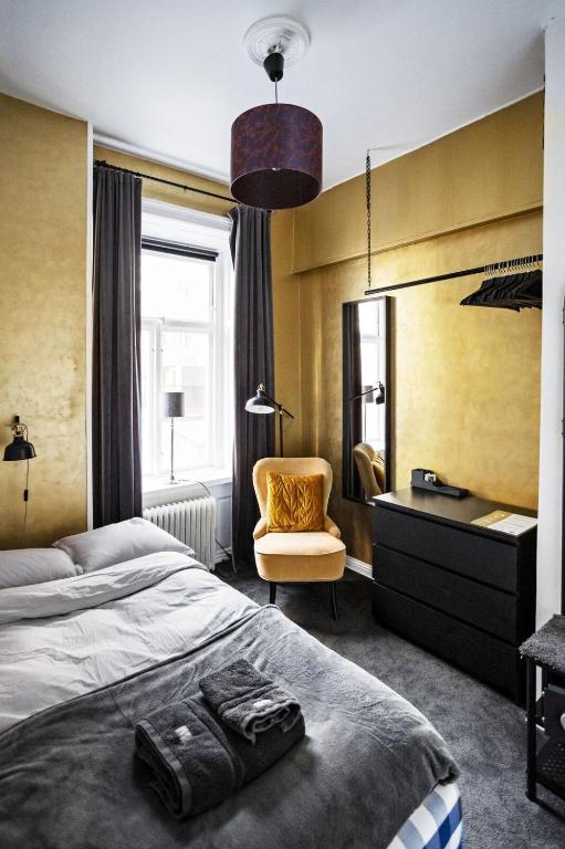 Eight Rooms - Resim 23