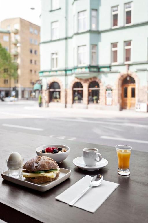 Eight Rooms - Resim 4