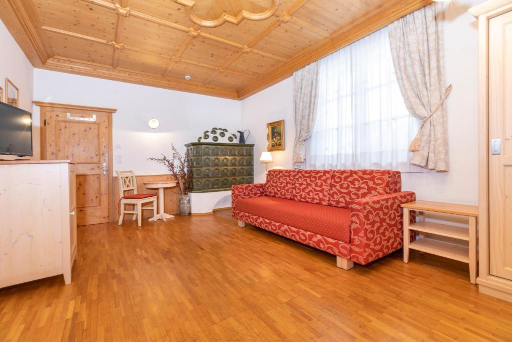 TV a/nebo společenská místnost v ubytování Hotel Garni Sonnhof