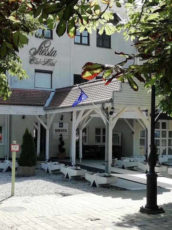 Budova, kde se hotel nachází