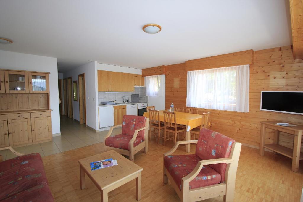 Kuchyň nebo kuchyňský kout v ubytování Hôtel Les Bains d'Ovronnaz