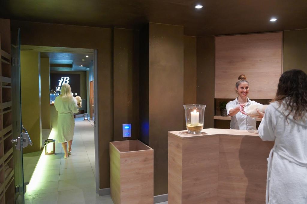 two women standing at a counter in a salon at International Beach Hotel in Caorle