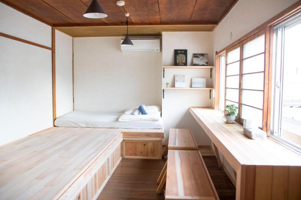 a room with two benches and a bed in it at Ruco in Hagi