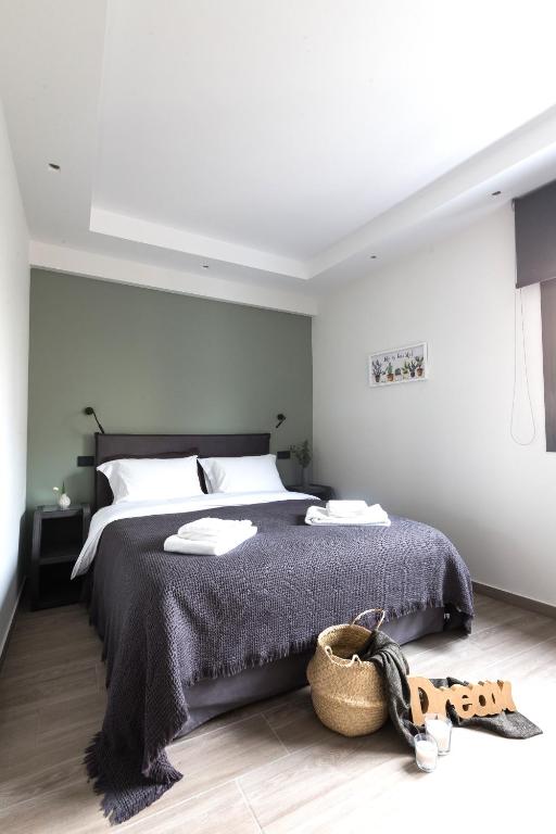 A bed or beds in a room at 12 Reasons Why Metaxourgeio