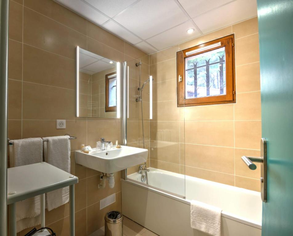 Best Western Domaine de Roquerousse - Large Family Room With Terrace