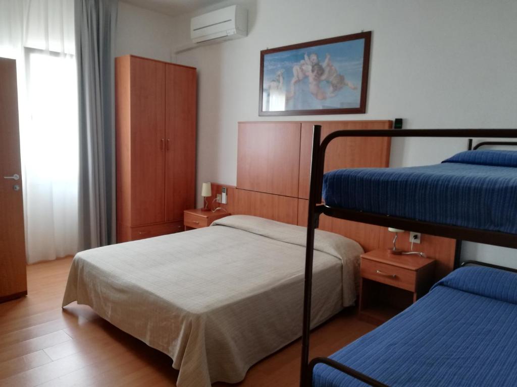 A bed or beds in a room at Hotel Silva Frontemare