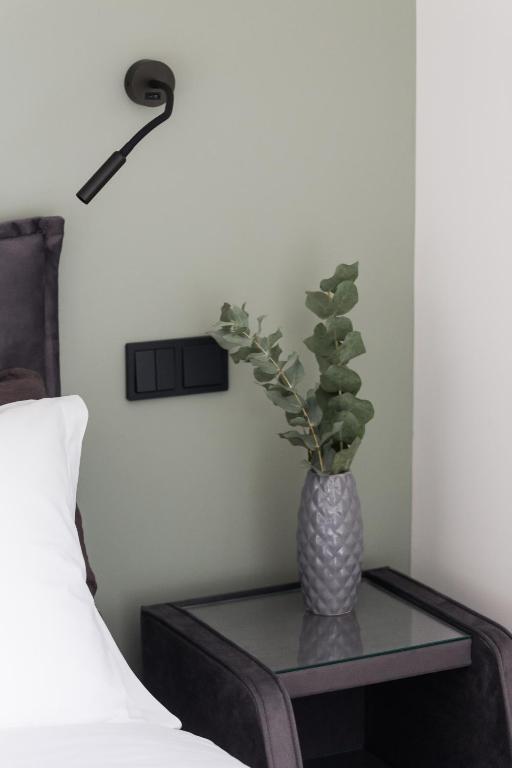 A bed or beds in a room at 12 Reasons Why Metaxourgeio