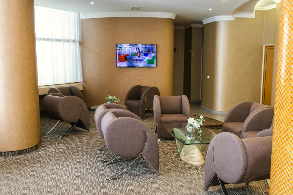 TV a/nebo společenská místnost v ubytování Hotel International