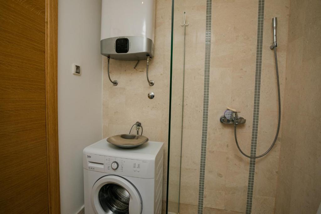 Fotografie z fotogalerie ubytování Apartment with sea view v destinaci Rafailovići