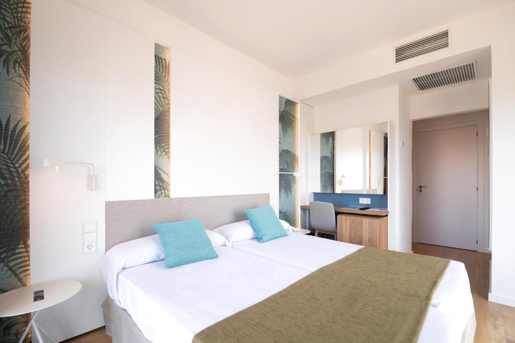 JS Yate - Double Room With Balcony (1 Adult)