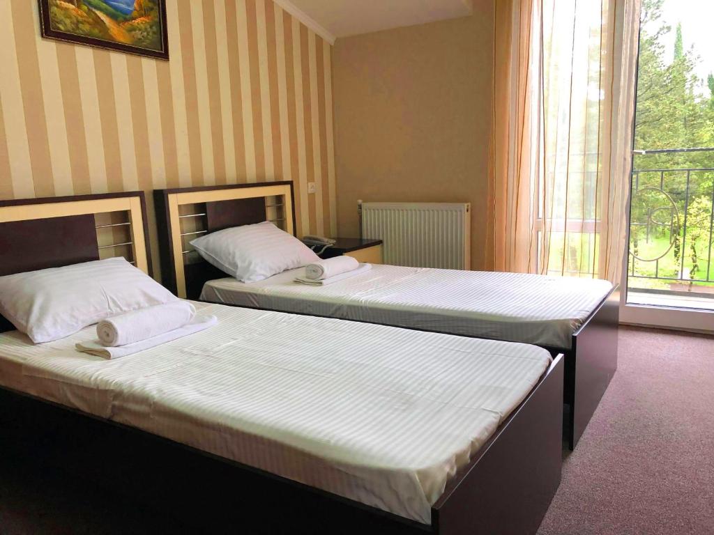 Postel nebo postele na pokoji v ubytování Park Hotel Imeri kutaisi