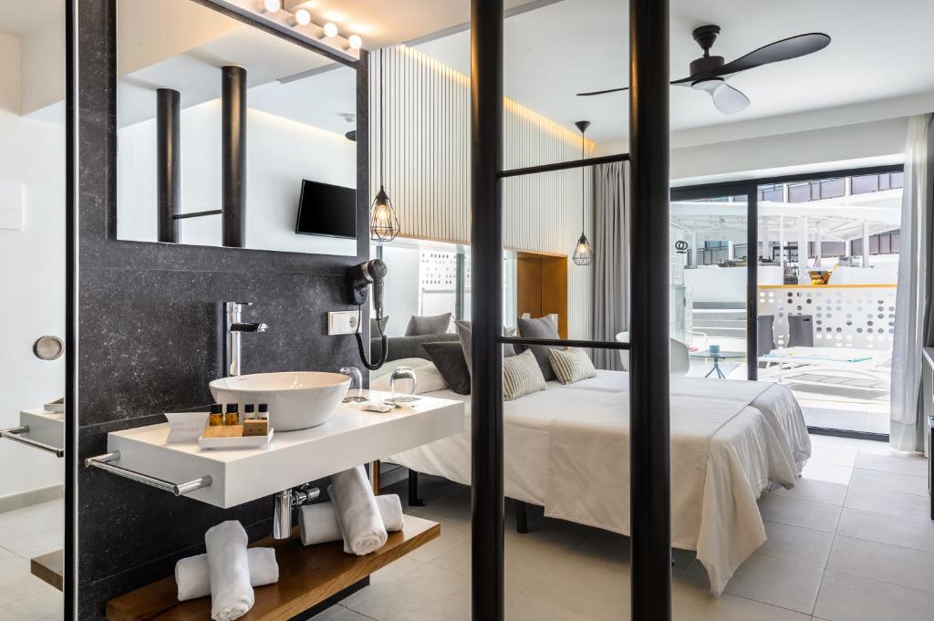 Hotel Vibra Mare Nostrum, Playa den Bossa – Updated 2023 Prices