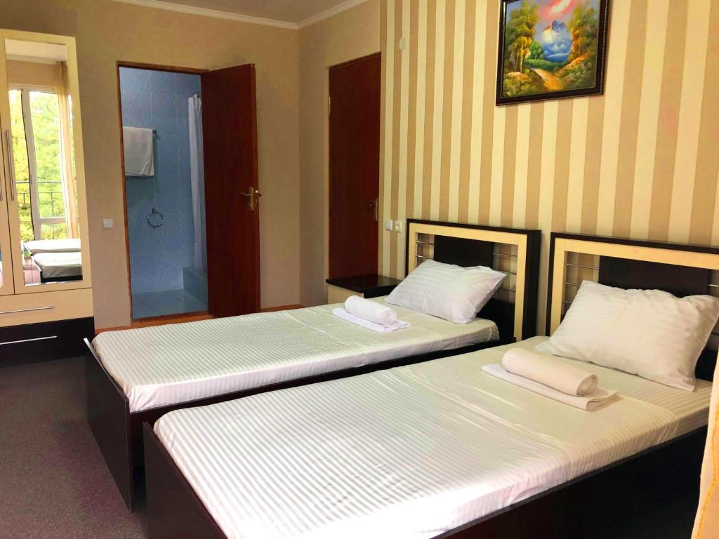 Postel nebo postele na pokoji v ubytování Park Hotel Imeri kutaisi