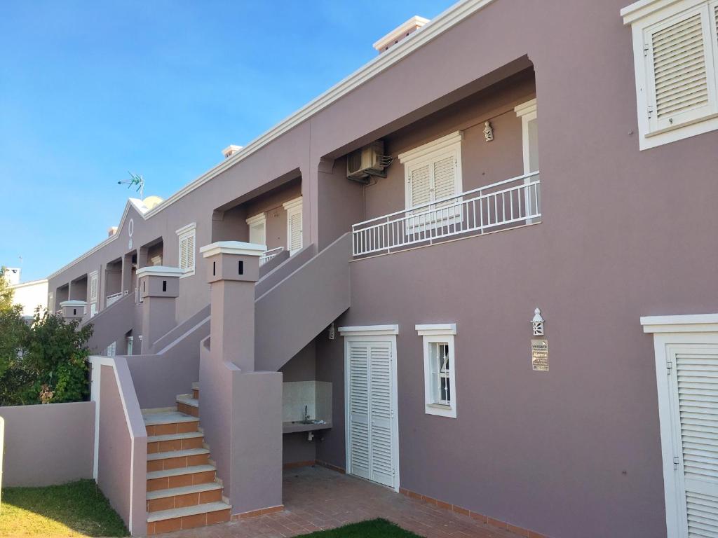 a building with stairs on the side of it at Villas King's in Albufeira
