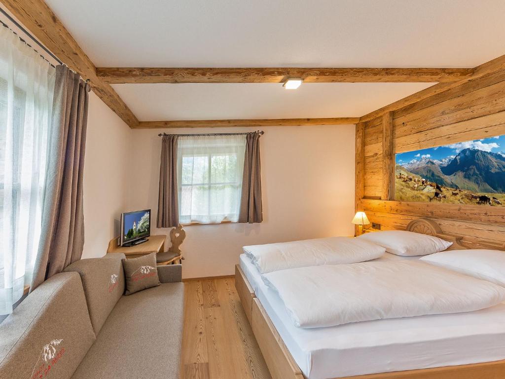 Postel nebo postele na pokoji v ubytování Chalet Piz da Peres