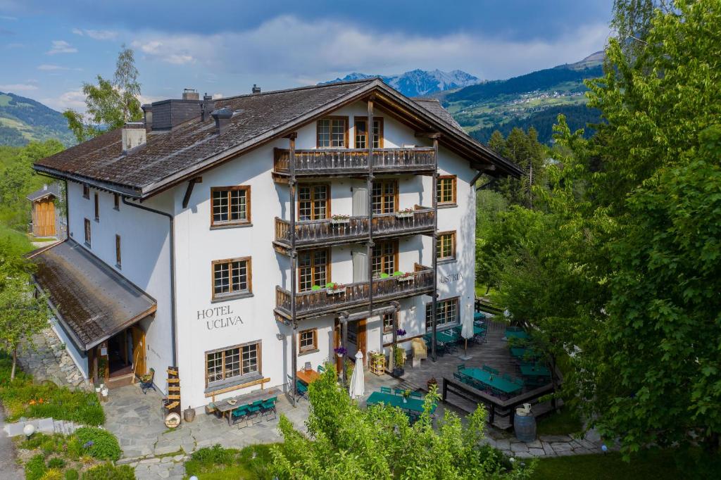 Nespecifikovaný výhled na hory nebo výhled na hory při pohledu z hotelu