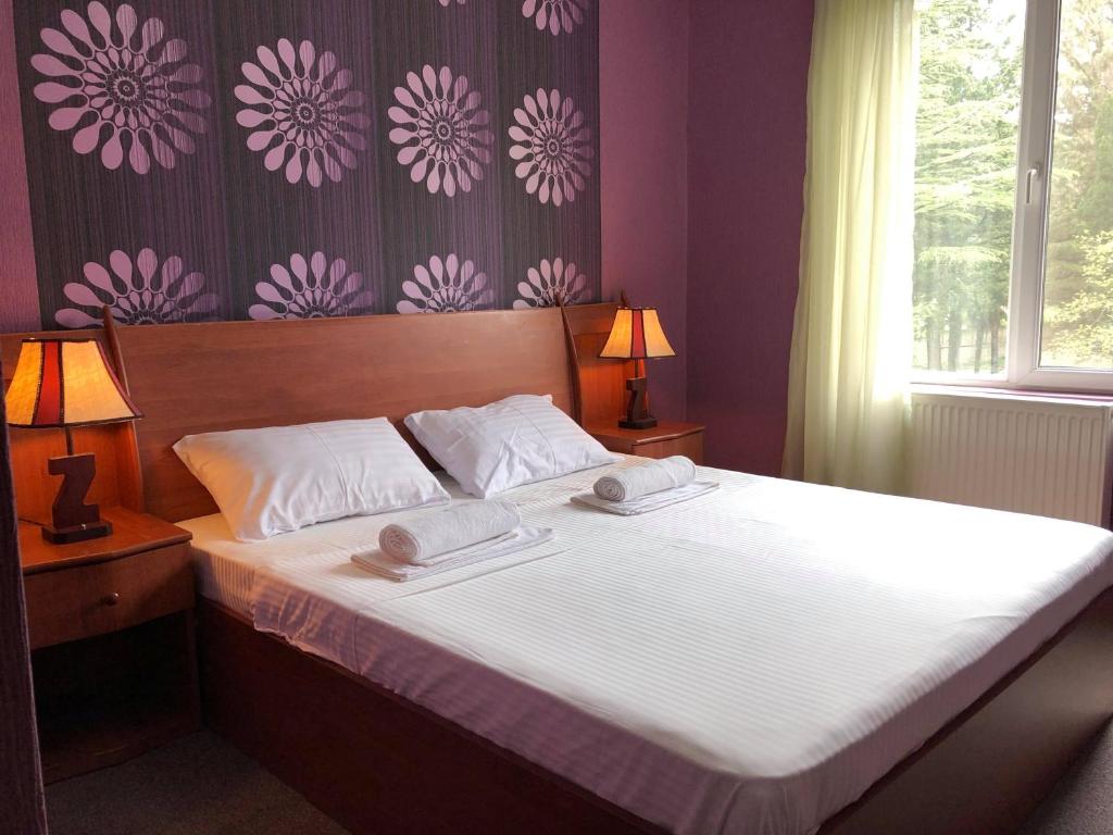 Postel nebo postele na pokoji v ubytování Park Hotel Imeri kutaisi