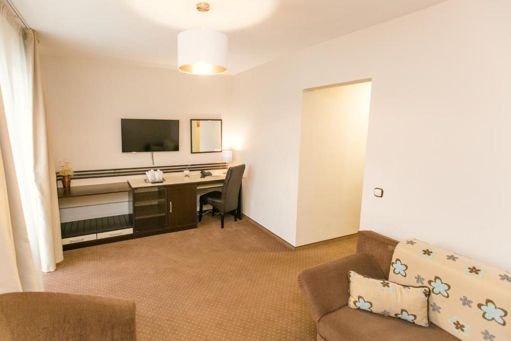TV a/nebo společenská místnost v ubytování Hotel International