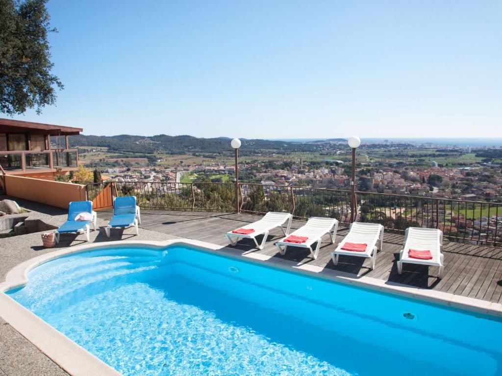 Bazén v ubytovaní Holiday Home Mas Ambros by Interhome alebo v jeho blízkosti