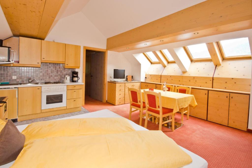 Kuchyň nebo kuchyňský kout v ubytování Hotel Garni Hainbacherhof