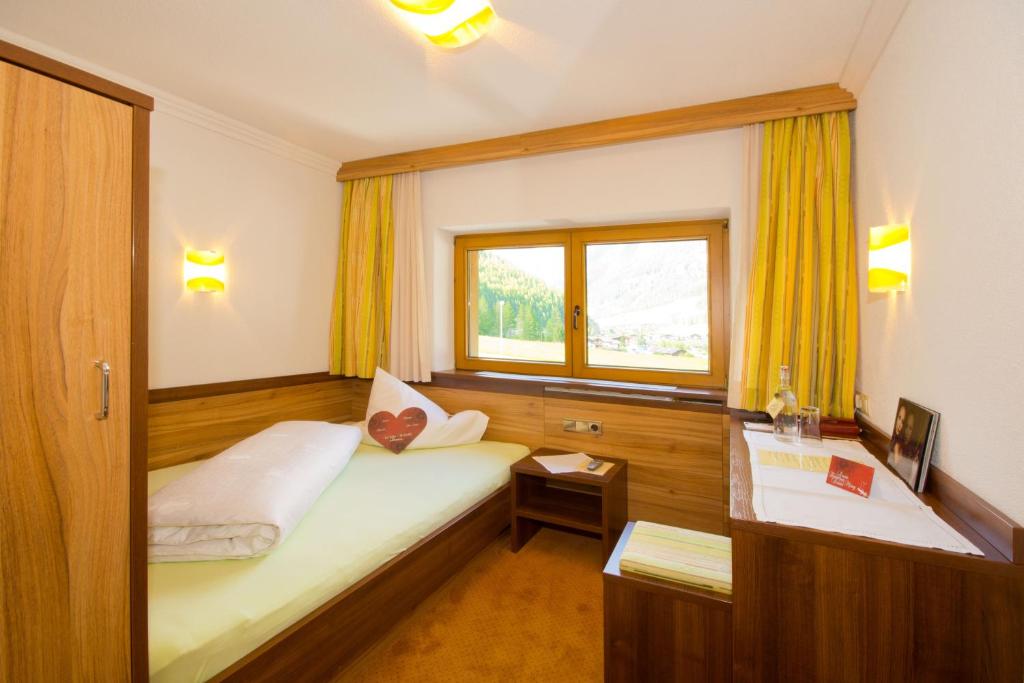 Postel nebo postele na pokoji v ubytování Hotel Garni Hainbacherhof