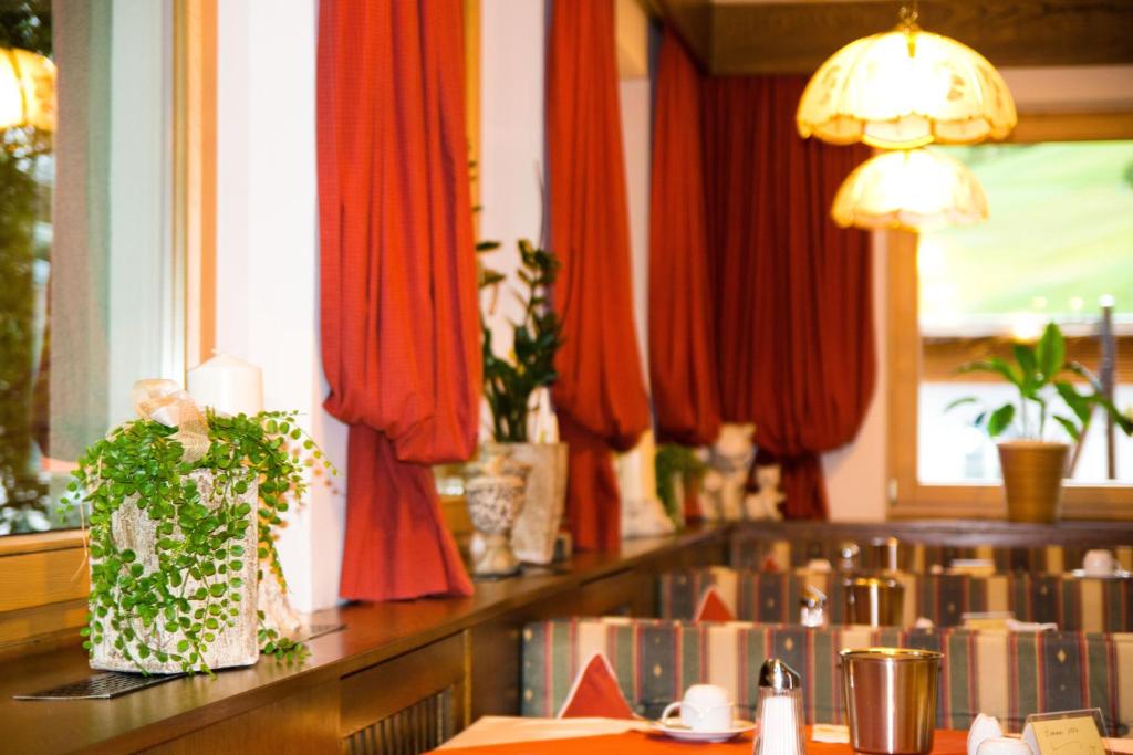 Restaurace v ubytování Hotel Garni Hainbacherhof