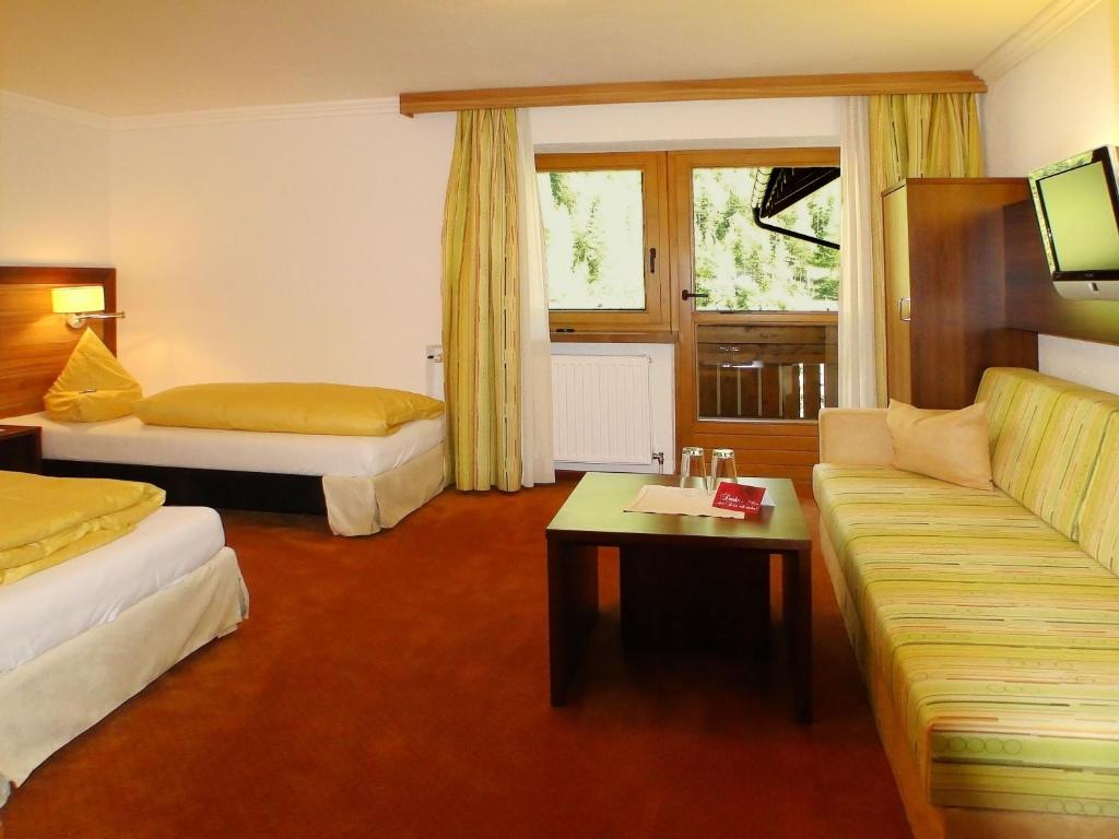 Postel nebo postele na pokoji v ubytování Hotel Garni Hainbacherhof