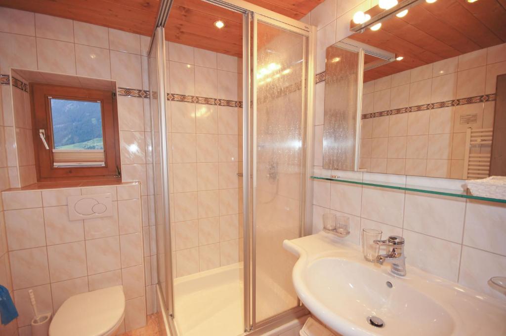 Koupelna v ubytování Hotel Garni Hainbacherhof
