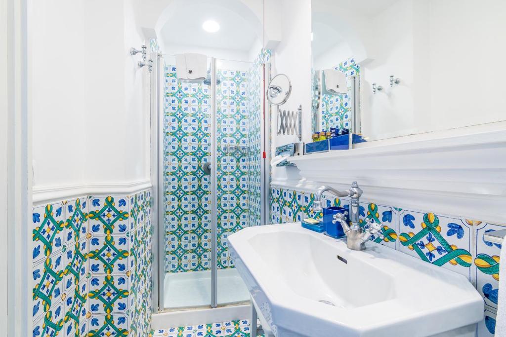Koupelna v ubytování Le Ancore Hotel
