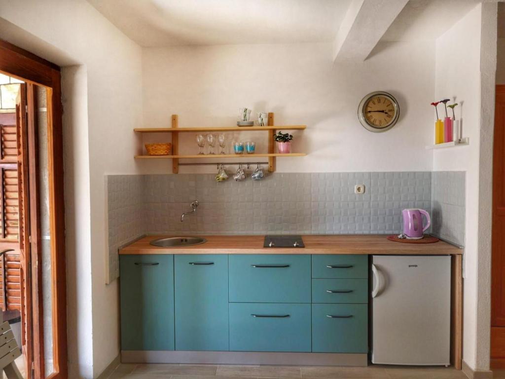 Kuchyň nebo kuchyňský kout v ubytování Apartments Pina