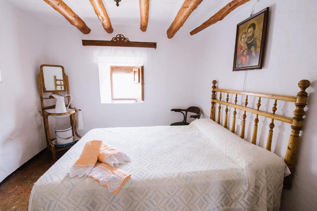 Łóżko lub łóżka w pokoju w obiekcie Cortijo Rural Majolero