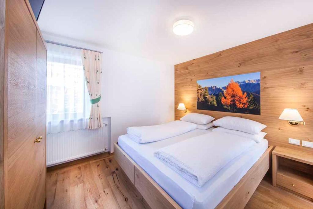 Postel nebo postele na pokoji v ubytování Hotel Garni Morene