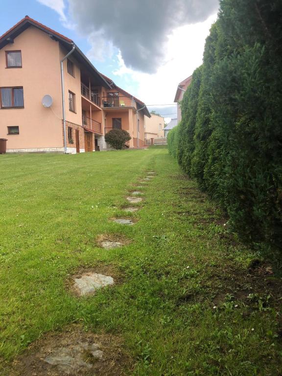 Budova, v ktorej sa apartmán nachádza