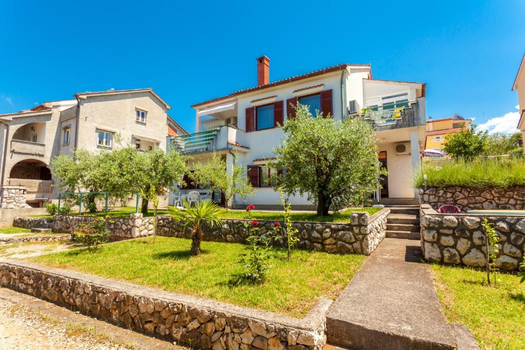 Zahrada ubytování Apartments Belavic by El-Pi Tours