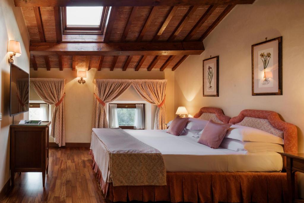 Postel nebo postele na pokoji v ubytování Villa Michelangelo Vicenza – Starhotels Collezione