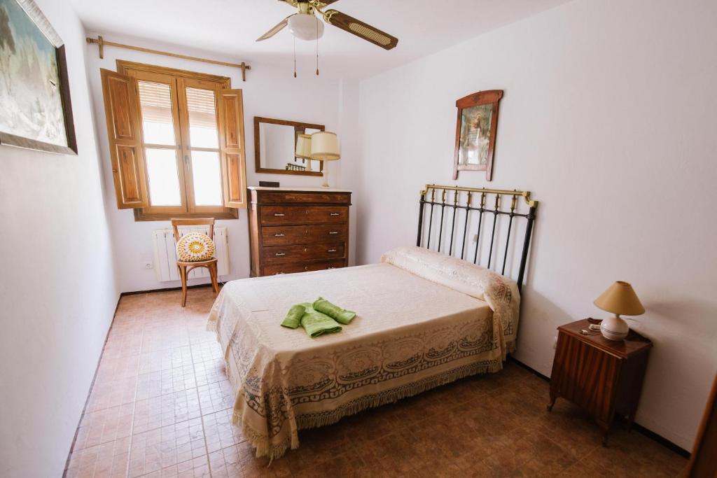 Łóżko lub łóżka w pokoju w obiekcie Cortijo Rural Majolero