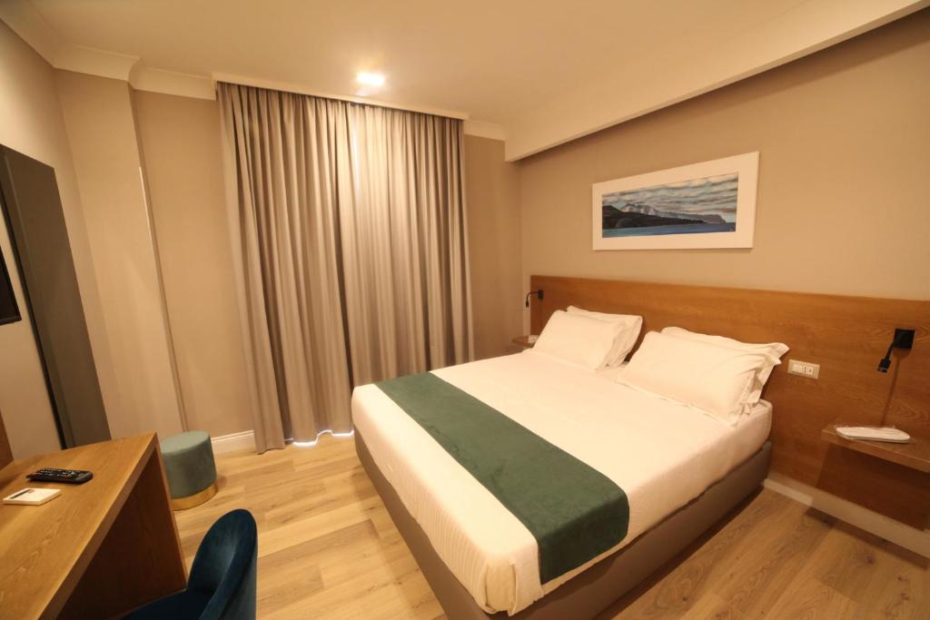 Łóżko lub łóżka w pokoju w obiekcie Toledo Relais Exclusive Rooms - By Pera Rooms Collection