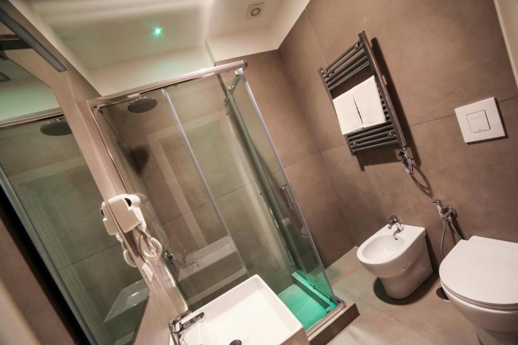 Łazienka w obiekcie Toledo Relais Exclusive Rooms - By Pera Rooms Collection