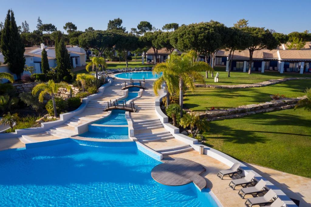 Výhled na bazén z ubytování Pestana Vila Sol Golf & Resort Hotel nebo okolí