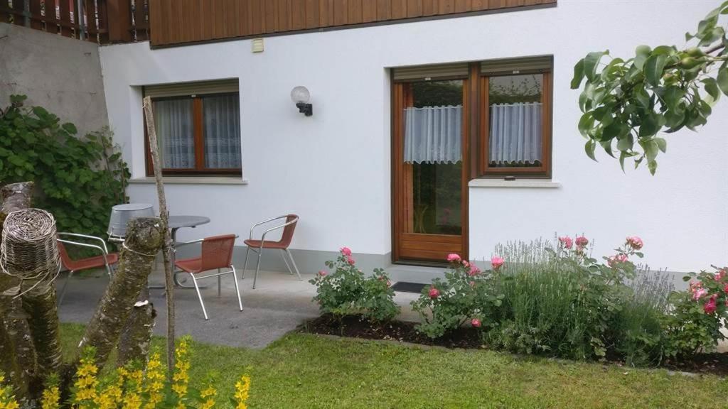 Een tuin van Ferienwohnung Bitschnau Ulrike