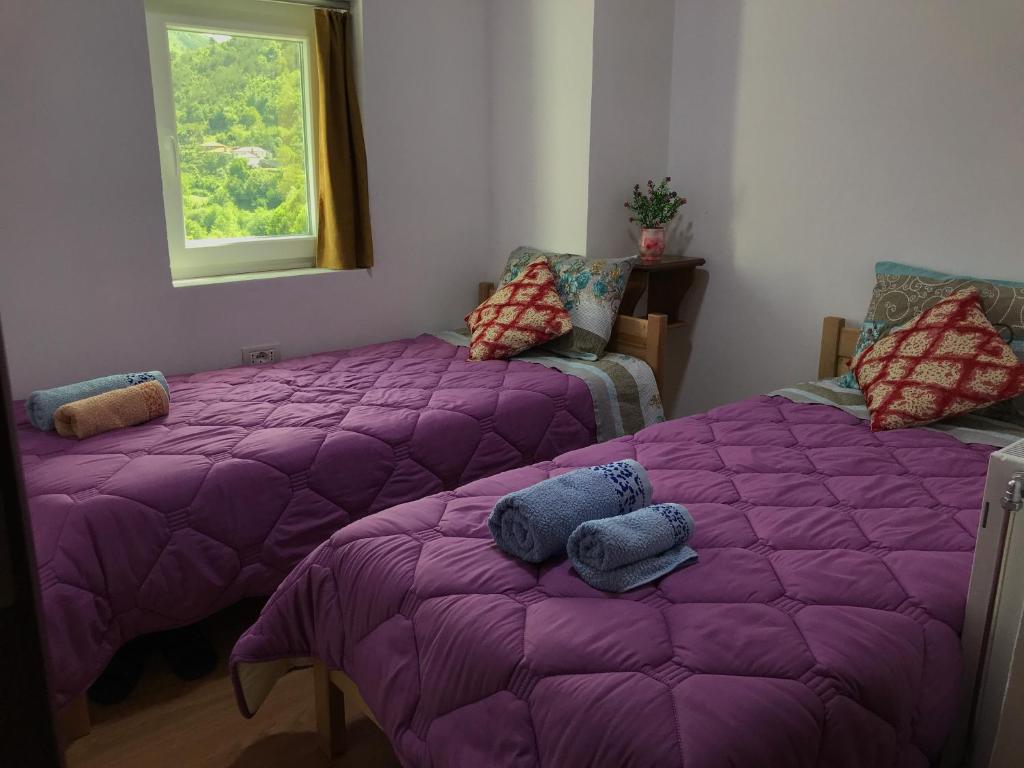 Łóżko lub łóżka w pokoju w obiekcie Guesthouse Makry