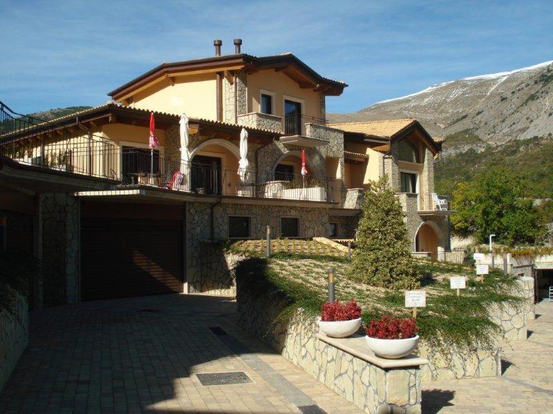Výhľad na hory alebo výhľad na hory priamo z apartmánového hotela