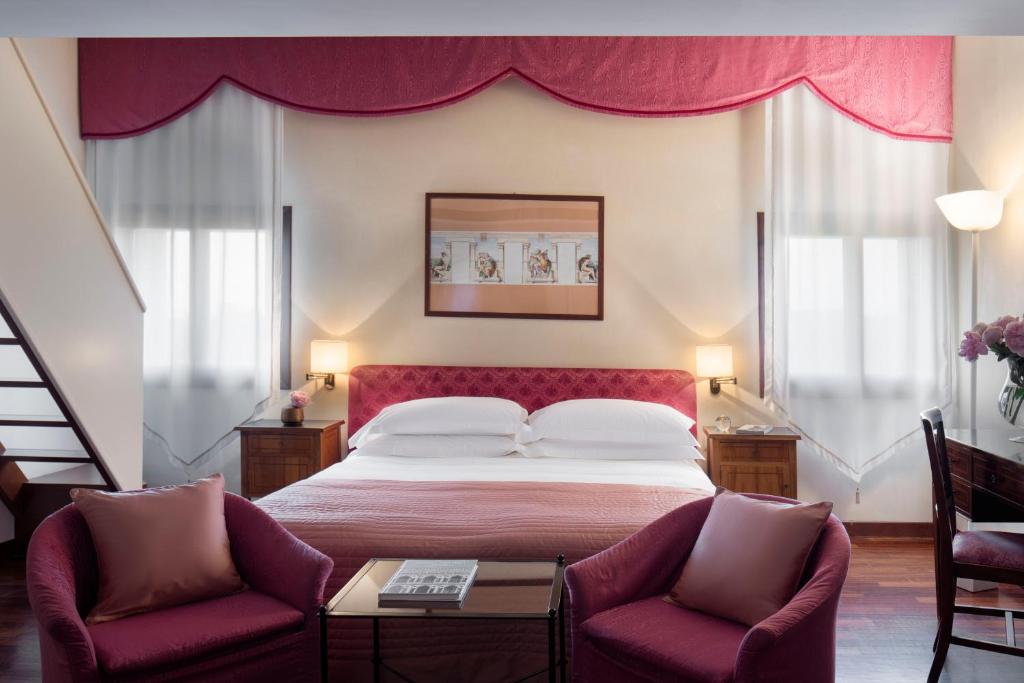 Postel nebo postele na pokoji v ubytování Villa Michelangelo Vicenza – Starhotels Collezione
