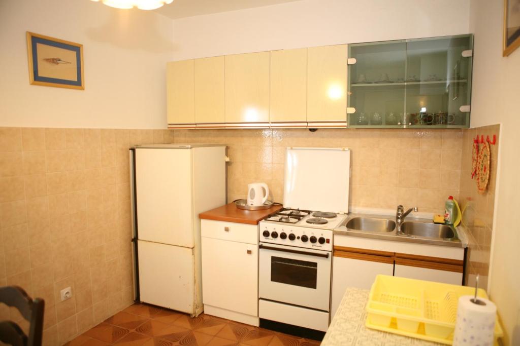 Kuchyň nebo kuchyňský kout v ubytování Rooms and Apartments Kurtović