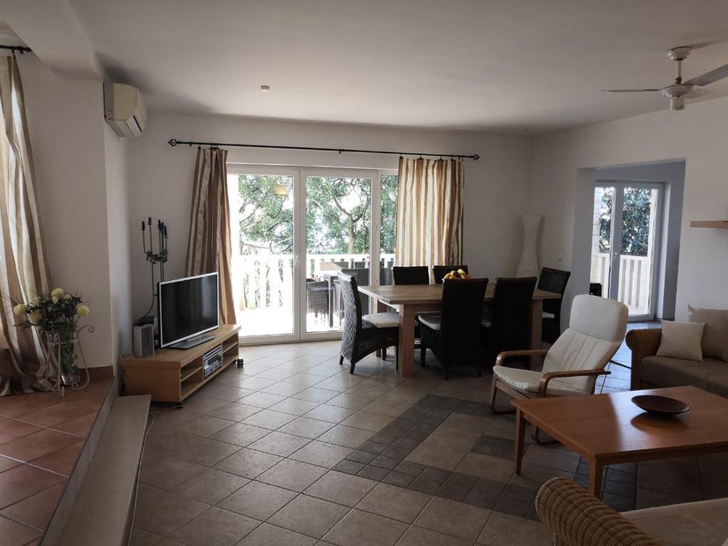 Televízia a/alebo spoločenská miestnosť v ubytovaní A & A Luxury Guest House