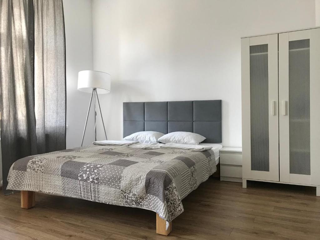 Poznan Rents - Apartamenty Stare Miasto parking gratis - King Studio With Sofa Bed
