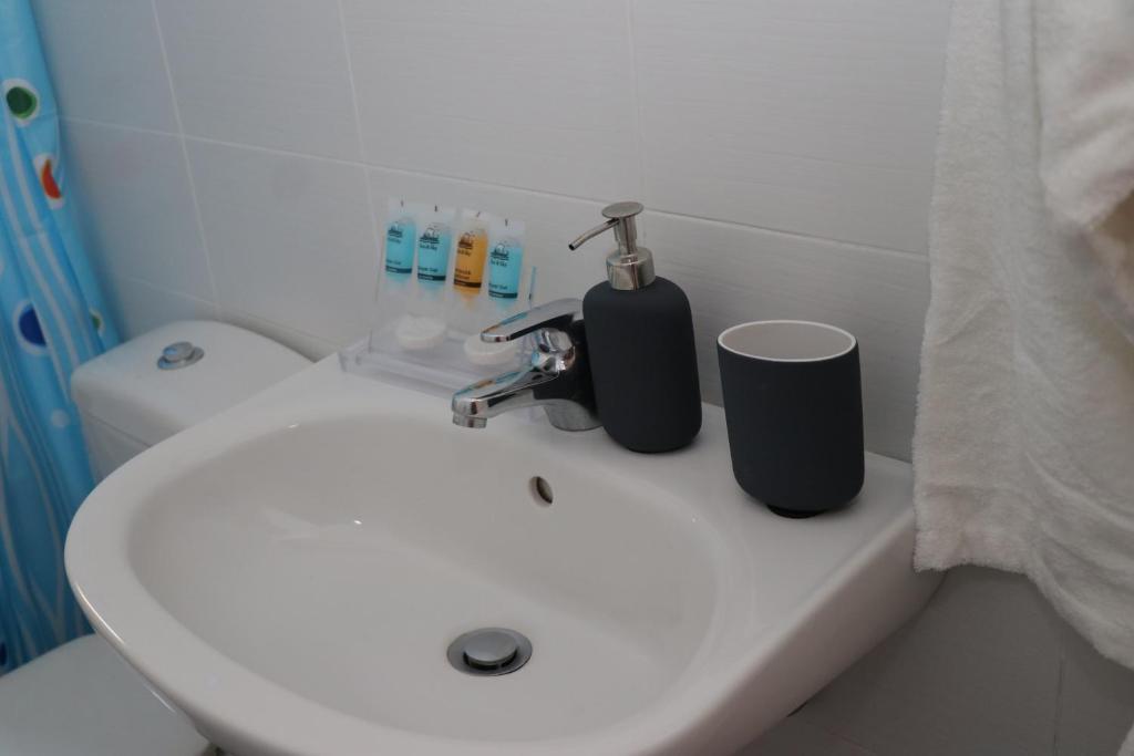 Grace Hotel & Studios - 4